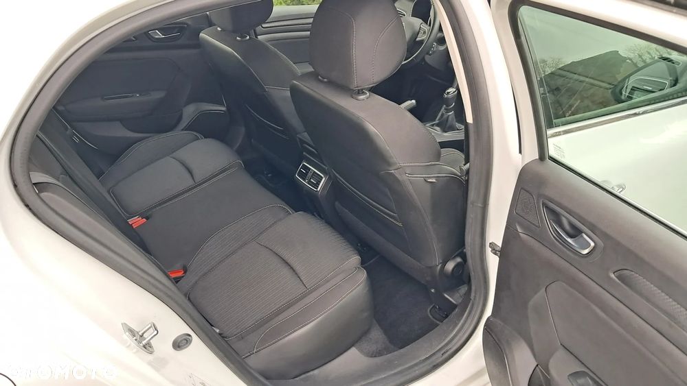 Renault Megane 1.5 Blue dCi Intens - 12