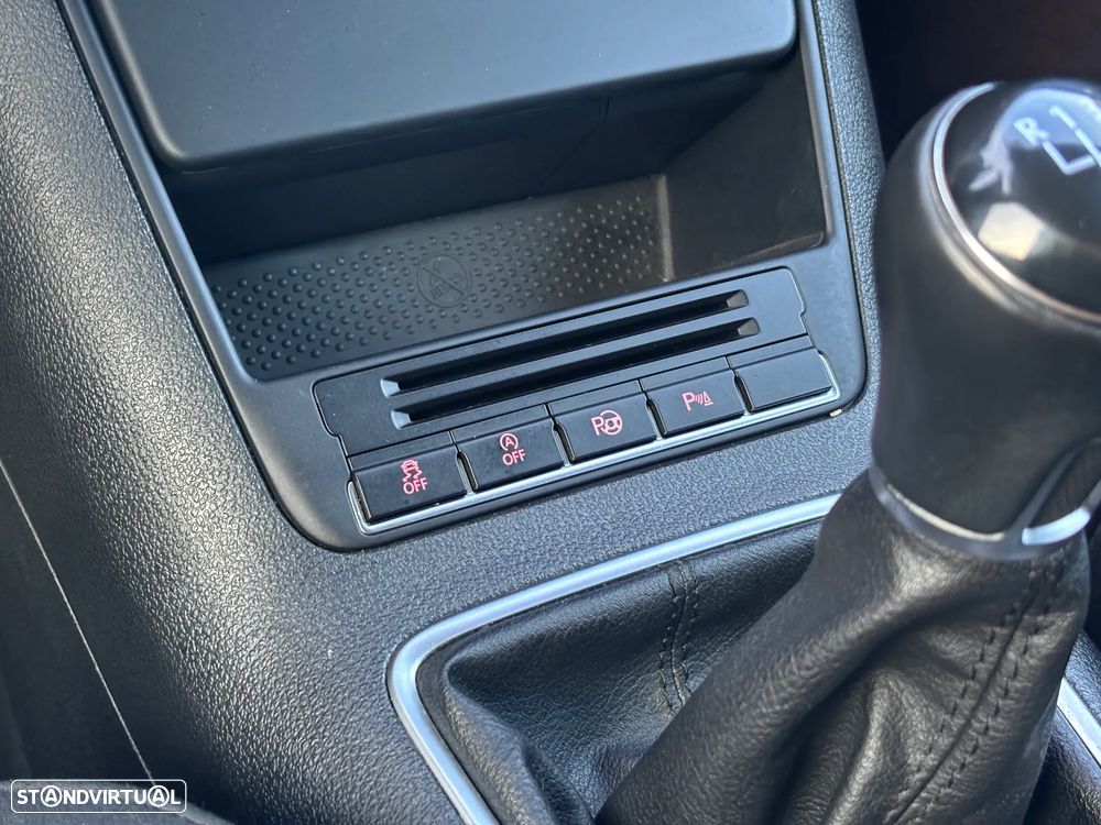 VW Tiguan 2.0 TDi Sport BlueMotion - 24