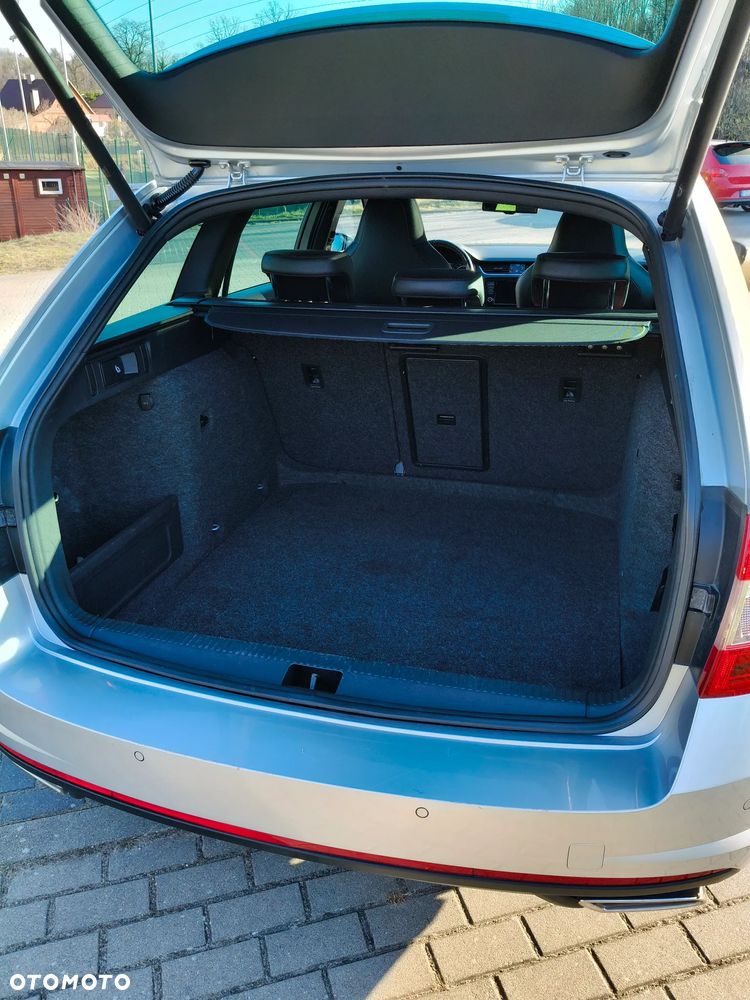 Skoda Octavia 2.0 TDI DSG RS - 5