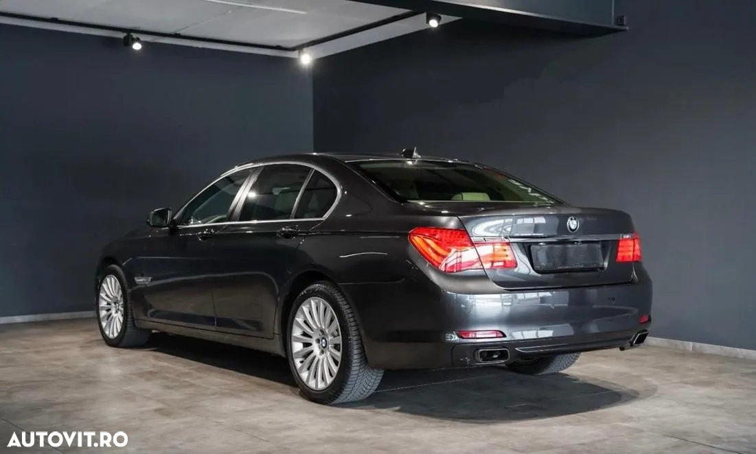 BMW Seria 7 750i xDrive Aut. - 3