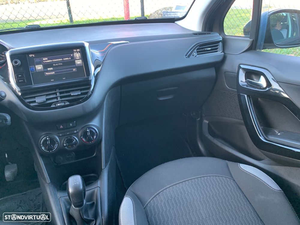 Peugeot 208 1.2 PureTech Allure - 17