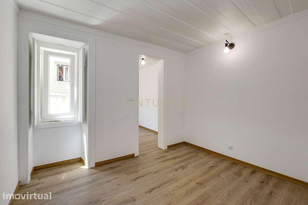 Apartamento T1+1 totalmente remodelado, próximo da Assembleia da Repúb - Grande imagem: 3/24