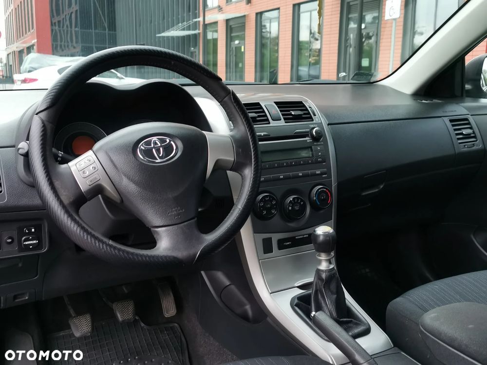 Toyota Corolla 1.6 Luna - 6