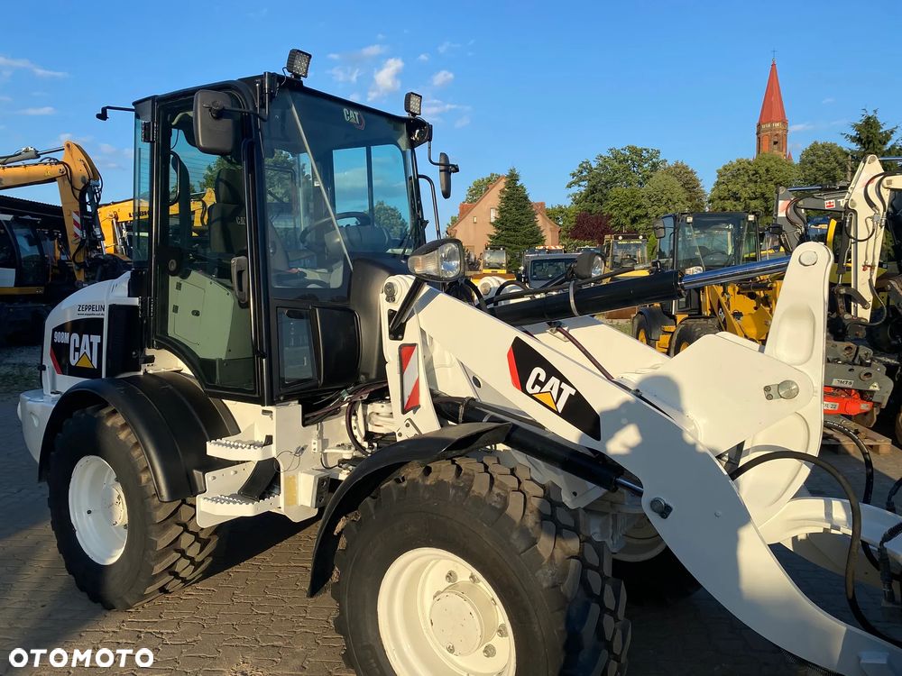 Caterpillar CAT 908M, 2020 ROK, 3500 MTH, ŁYŻKA OTWIERANA + WIDŁY, z NIEMIEC, - 17