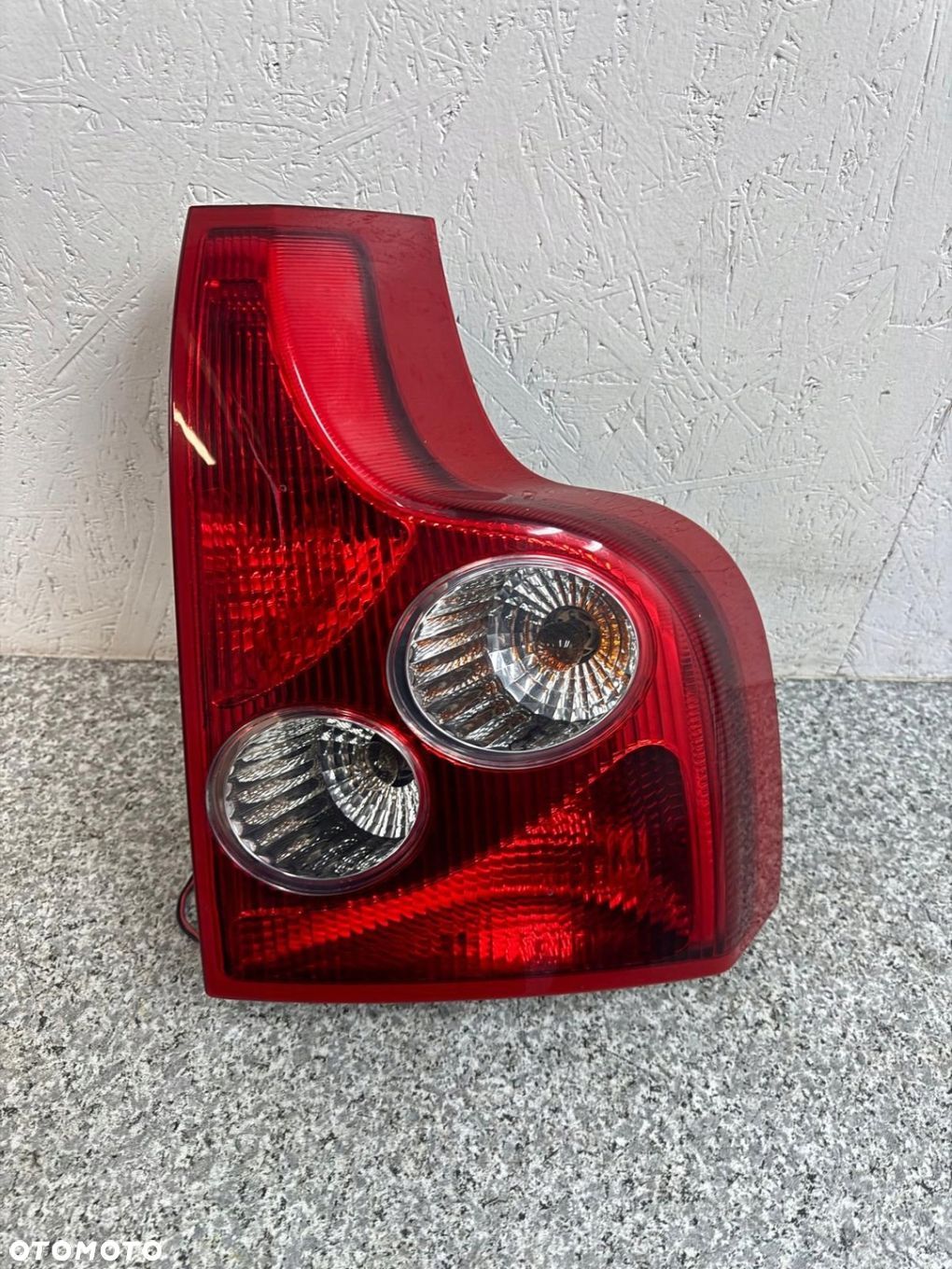 LAMPA PRAWY TYŁ VOLVO XC90 2003-2007 - 1