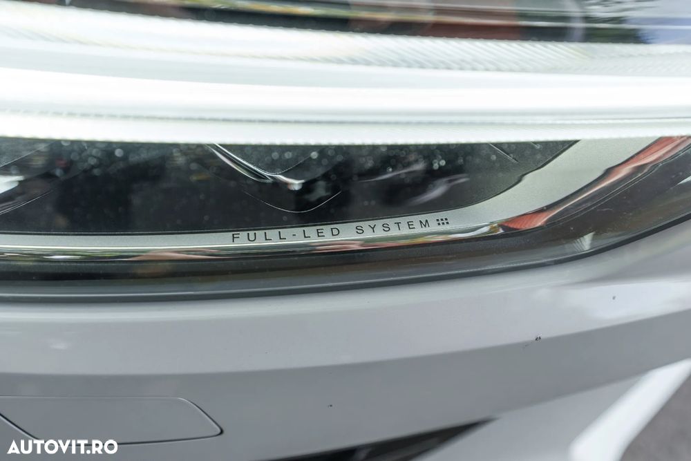 Volvo XC 60 B4 MHEV R-Design - 26