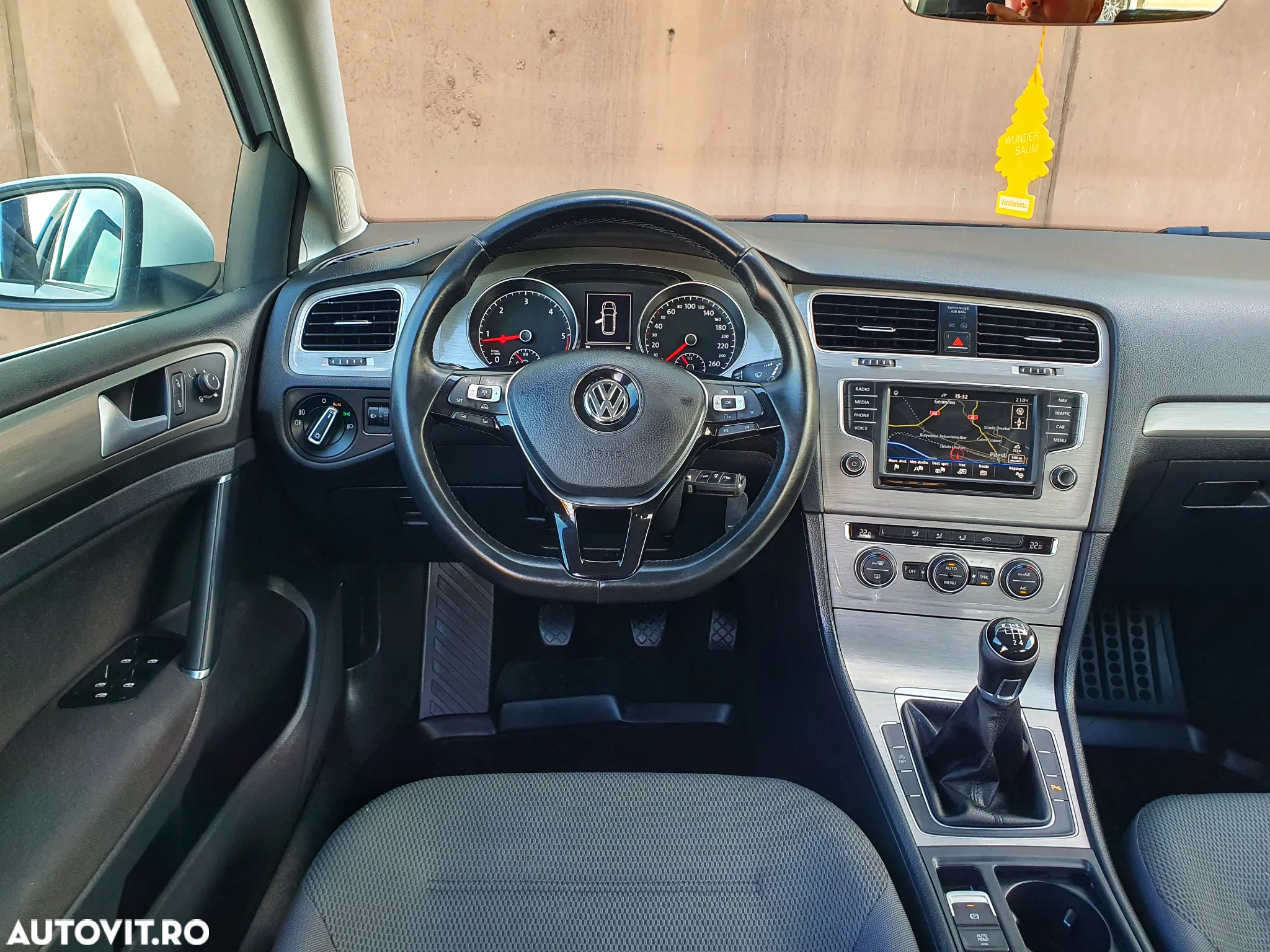 Volkswagen Golf 1.6 TDI BlueMotion Comfortline - 19