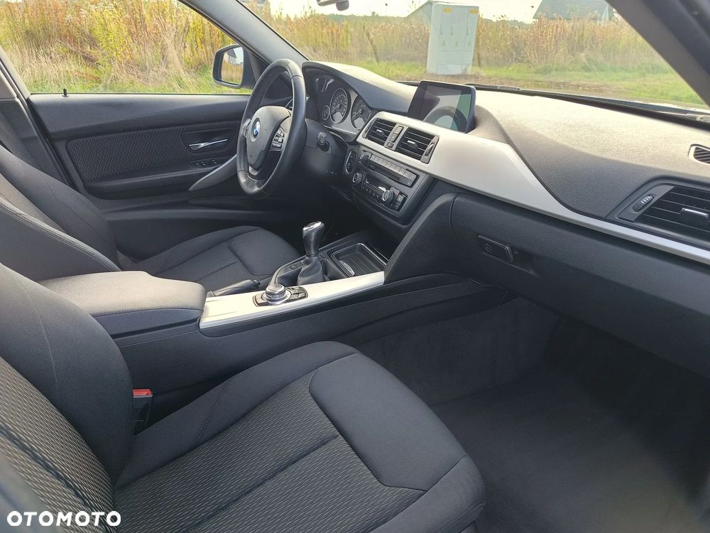 BMW Seria 3 320d - 16