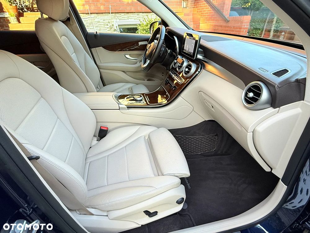 Mercedes-Benz GLC - 23