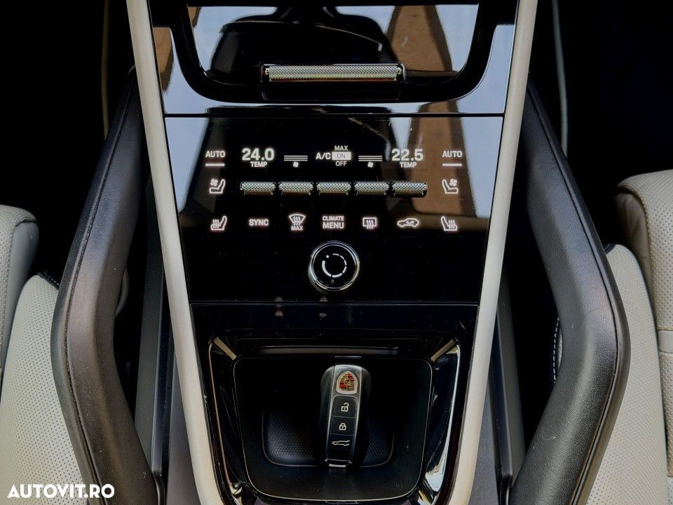 Porsche Cayenne - 14