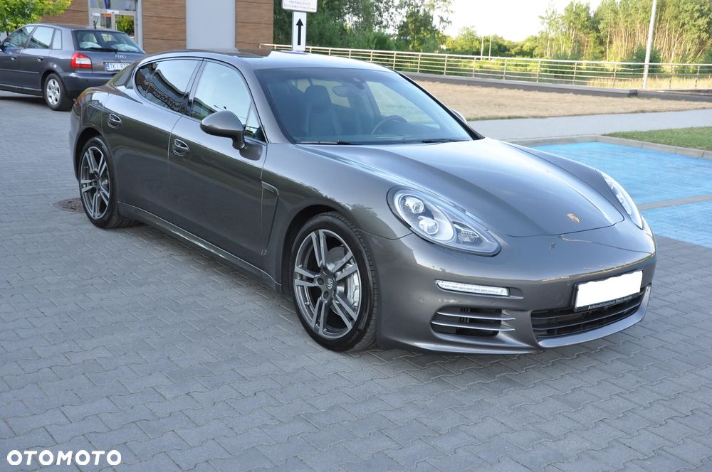 Porsche Panamera 4S - 4