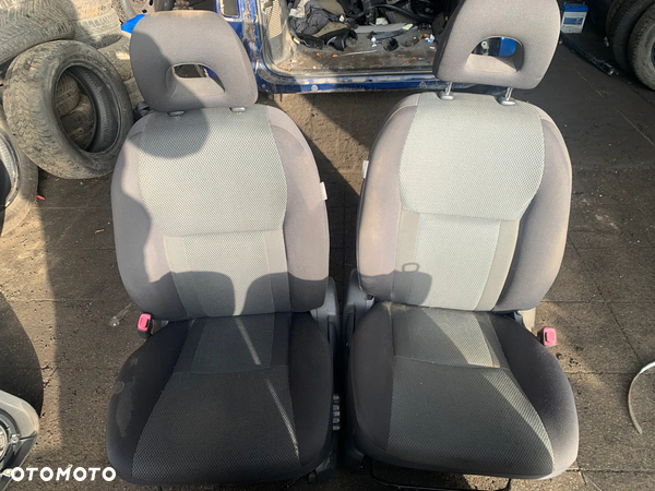 TOYOTA RAV4 II 3D FOTELE BOCZKI