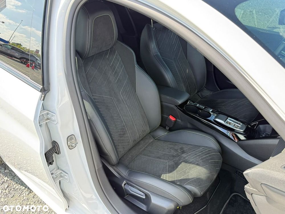 Peugeot 208 - 35