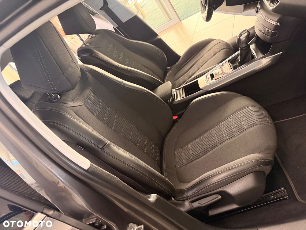 Peugeot 308 - 25