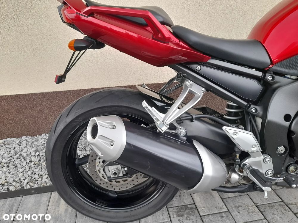 Yamaha FZ - 12