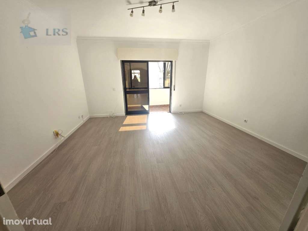 - Quinta da Bicuda, Cascais, T2 em bom estado . 
Excelente T2 na Q... - Grande imagem: 2/29