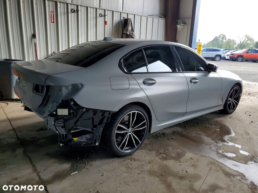 BMW Seria 3 330i xDrive M Sport - 4