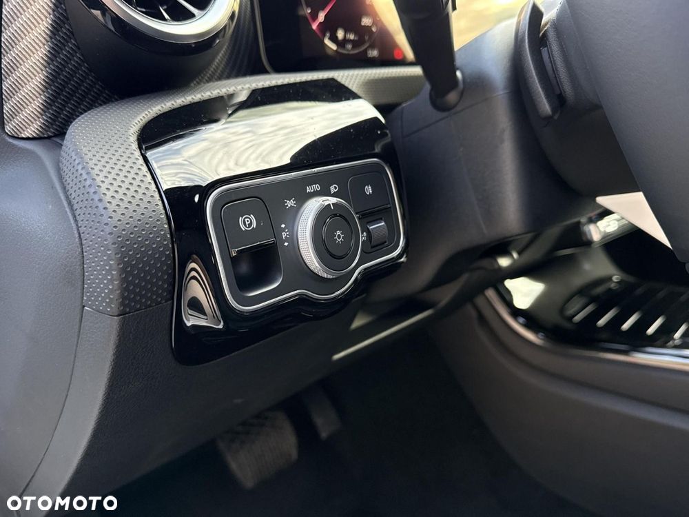 Mercedes-Benz CLA - 13