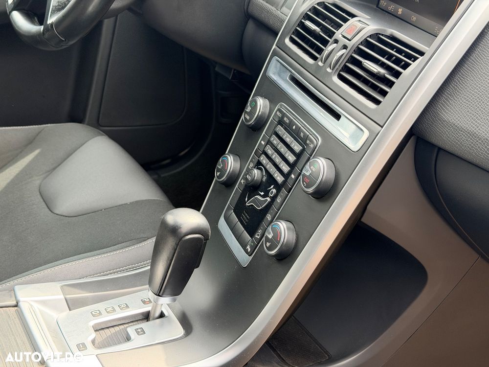 Volvo XC 60 D3 AWD Aut. Momentum - 12