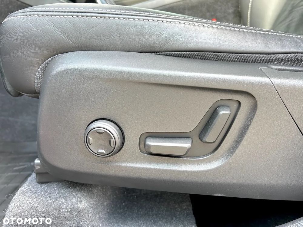 Volvo XC 40 T5 AWD R-Design - 27