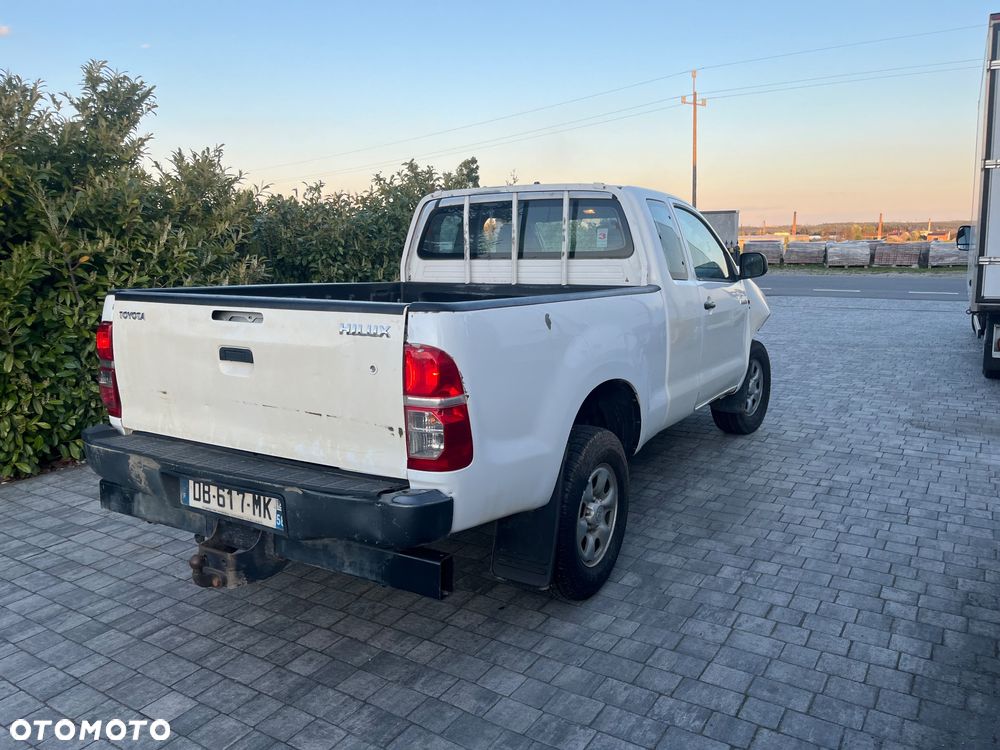 Toyota Hilux D4-D DLX - 8