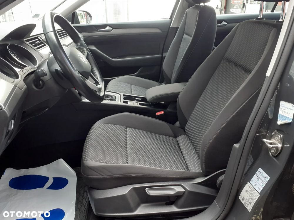 Volkswagen Passat - 22