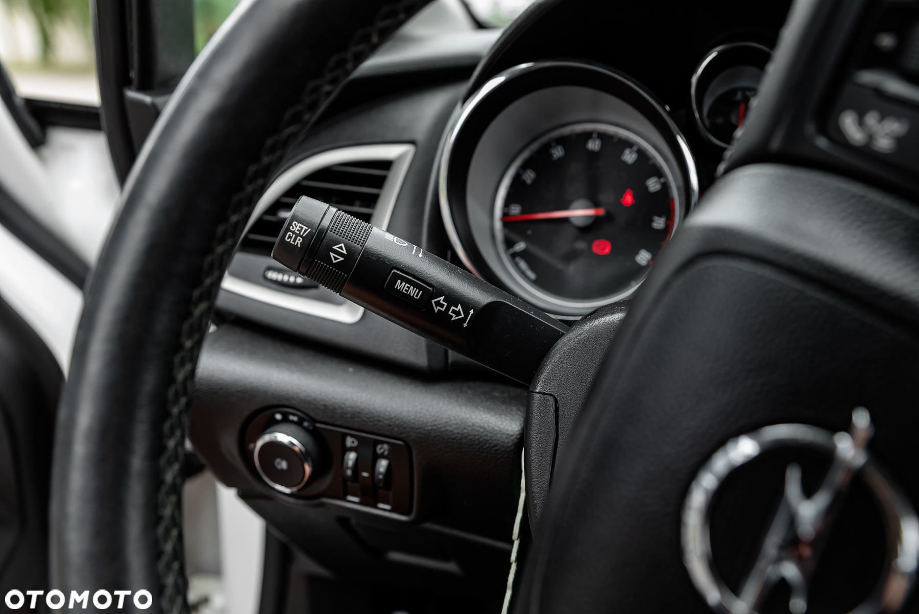 Opel Astra 1.4 Turbo Cosmo - 24