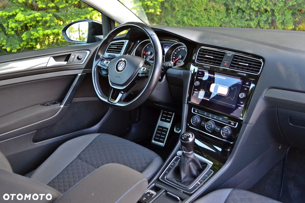Volkswagen Golf - 24