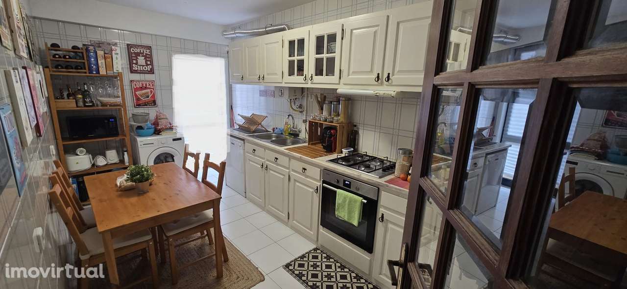 T2 com varanda, garagem e localização privilegiada - Grande imagem: 5/9