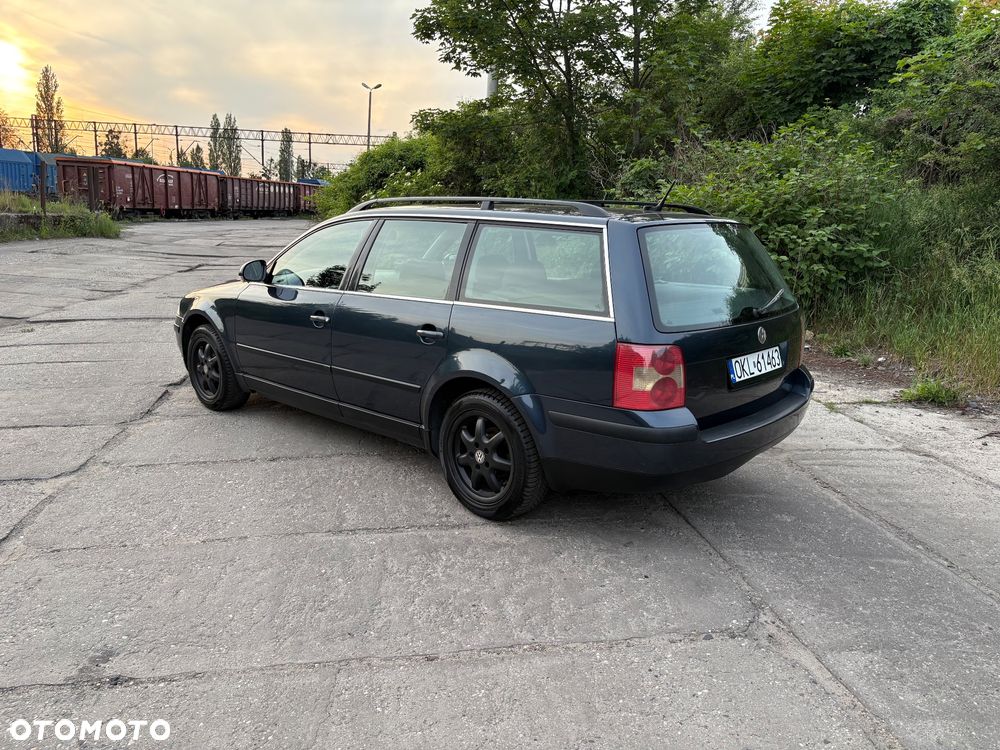 Volkswagen Passat 1.9 TDI Basis - 4