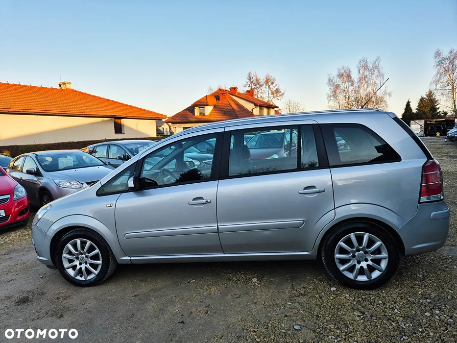 Opel Zafira 1.8 Cosmo - 24