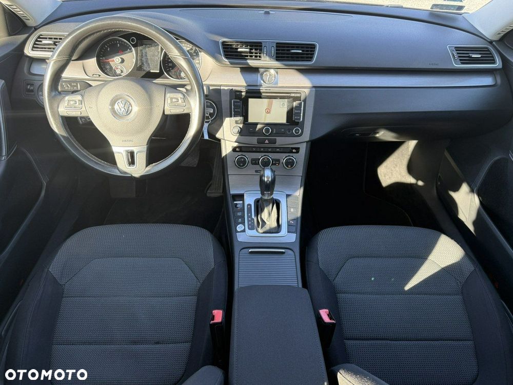 Volkswagen Passat - 4