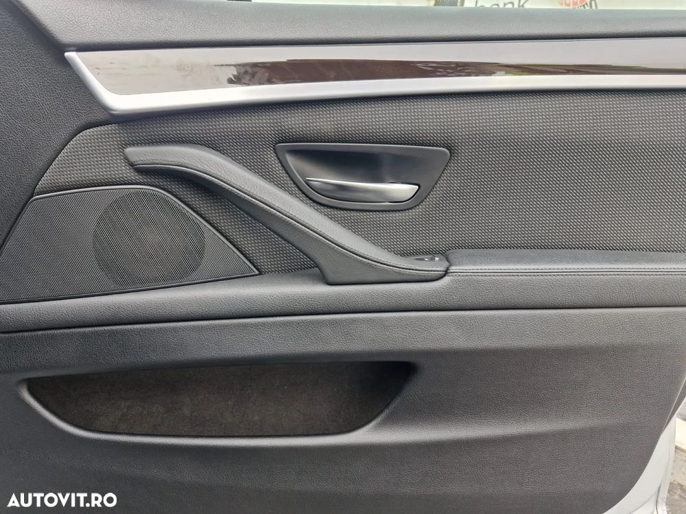 BMW Seria 5 520d - 29