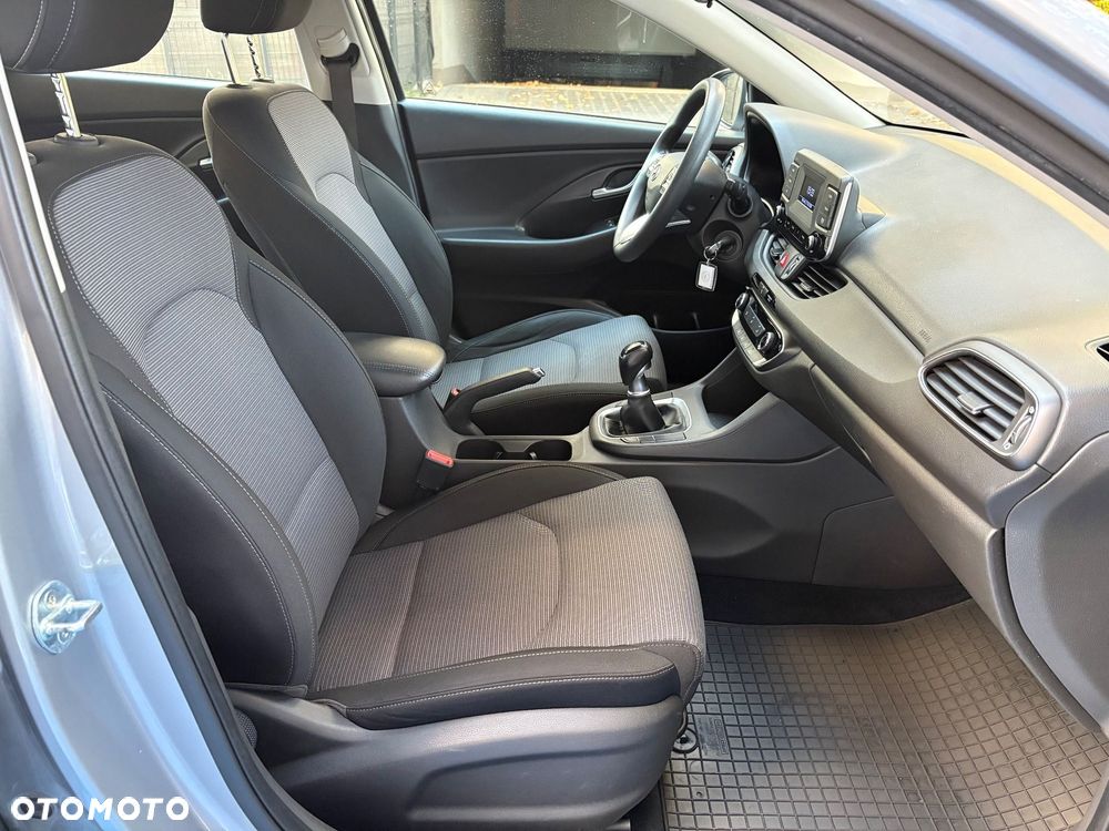 Hyundai i30 1.5 DPI Classic + - 13