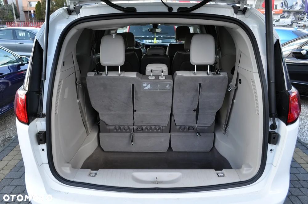 Chrysler Pacifica - 30