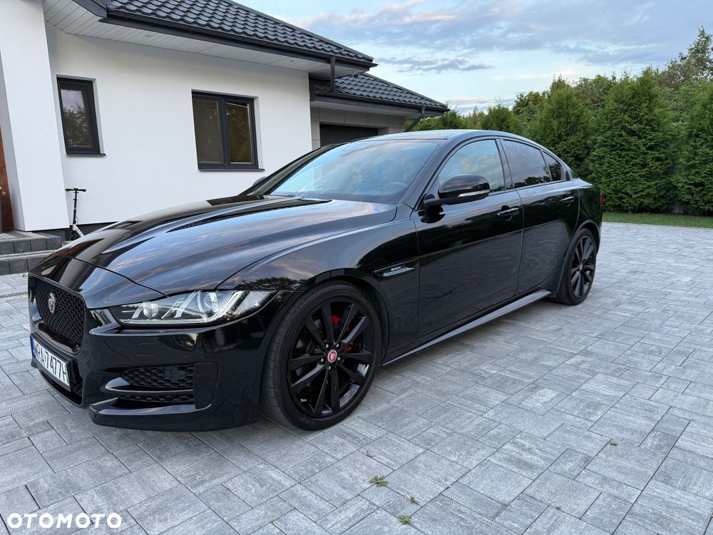 Jaguar XE 2.0 D AWD R-Sport - 31