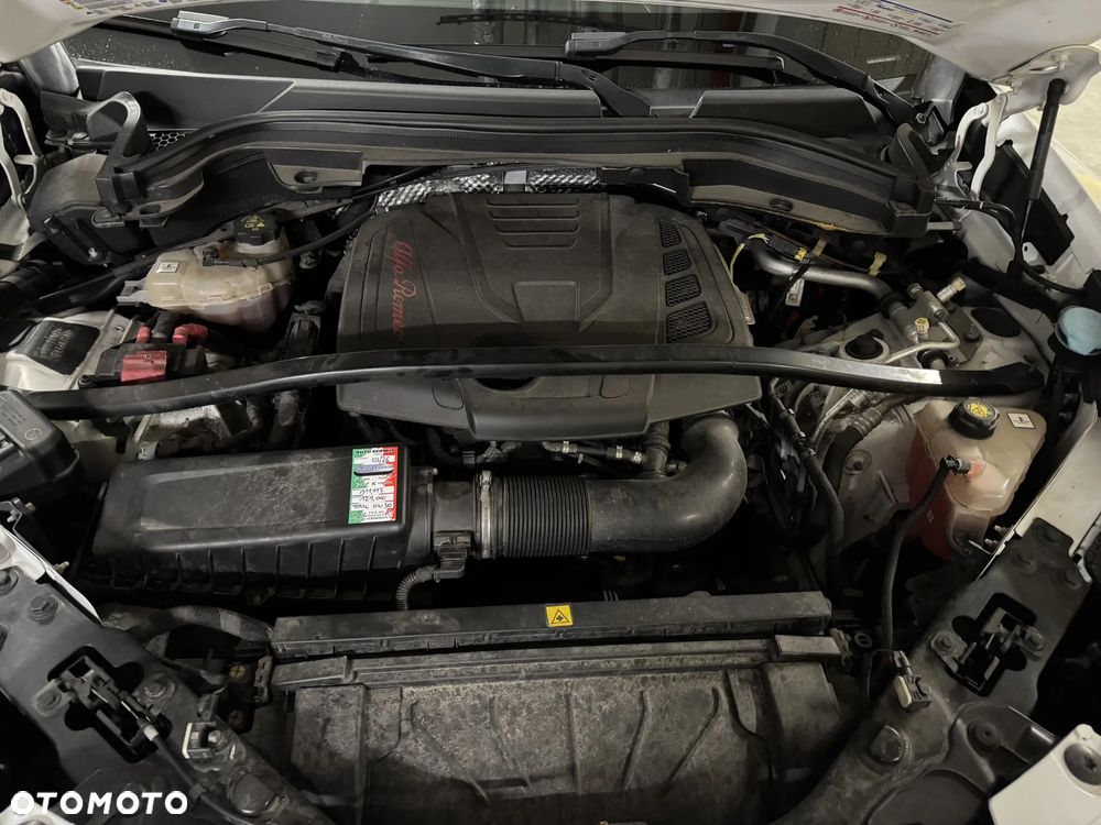 Alfa Romeo Stelvio 2.0 Turbo 16V AT8-Q4 Ti - 11