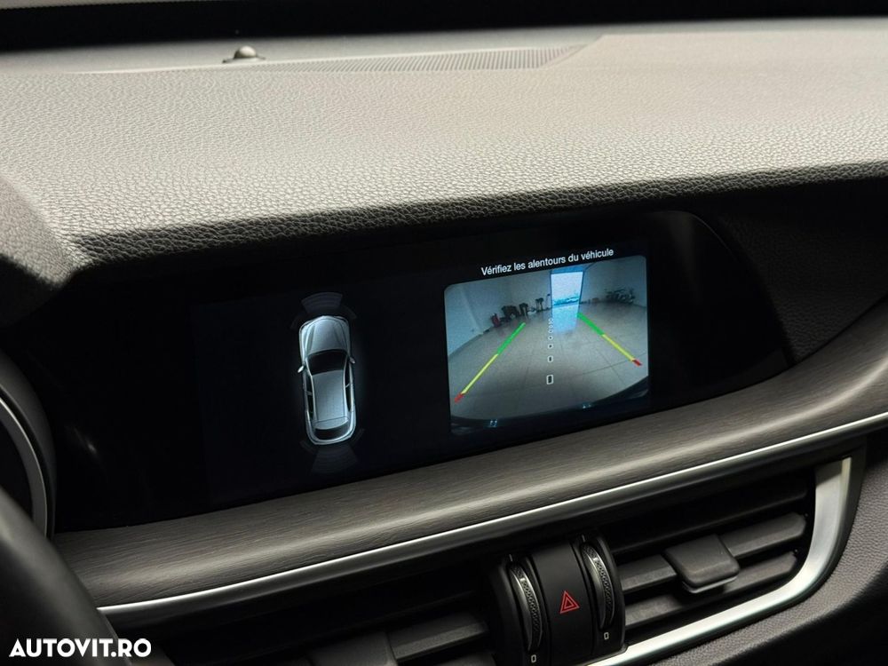 Alfa Romeo Stelvio - 14