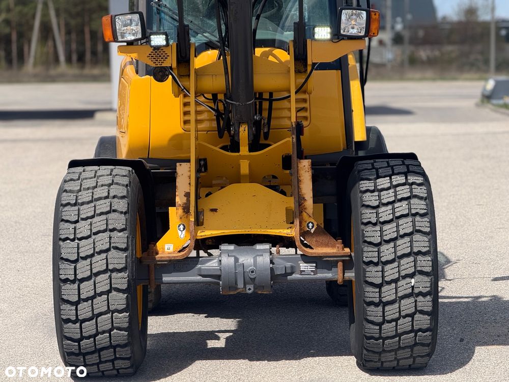 Volvo L25F - 11