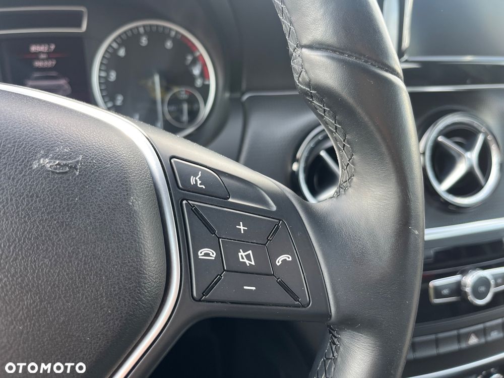 Mercedes-Benz Klasa A 180 (BlueEFFICIENCY) - 23