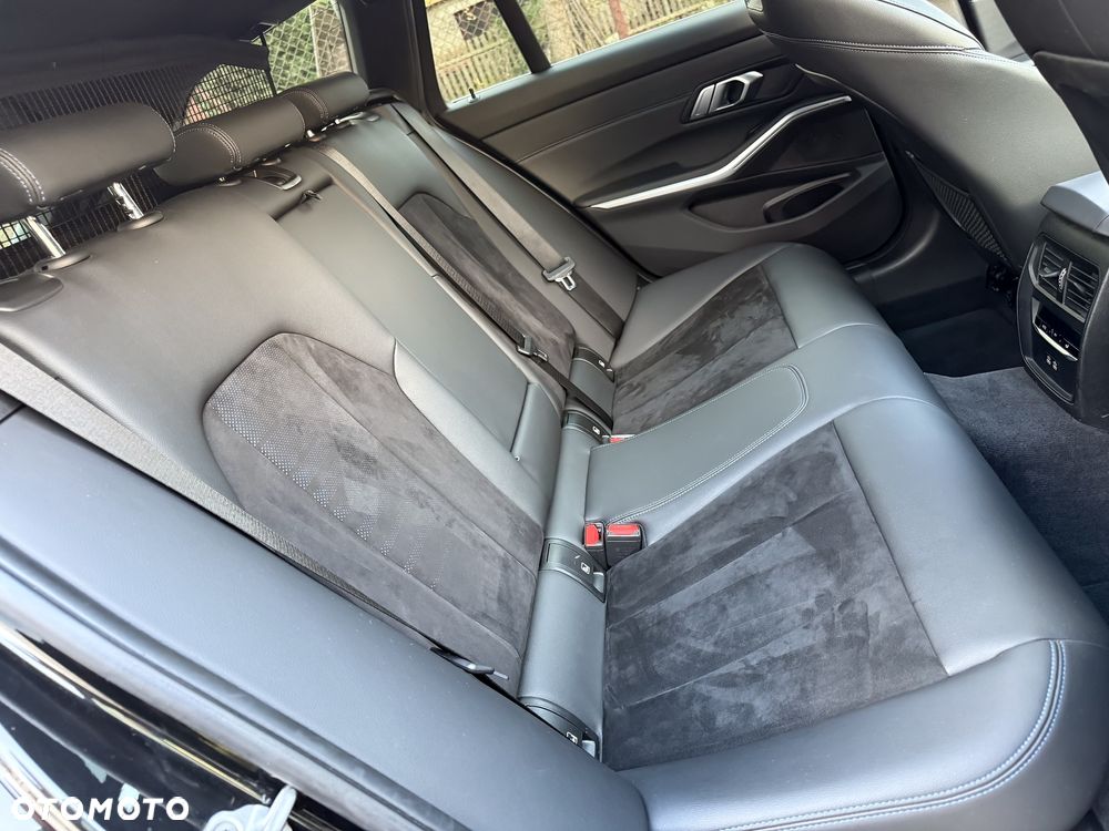 BMW Seria 3 320d xDrive M Sport - 33