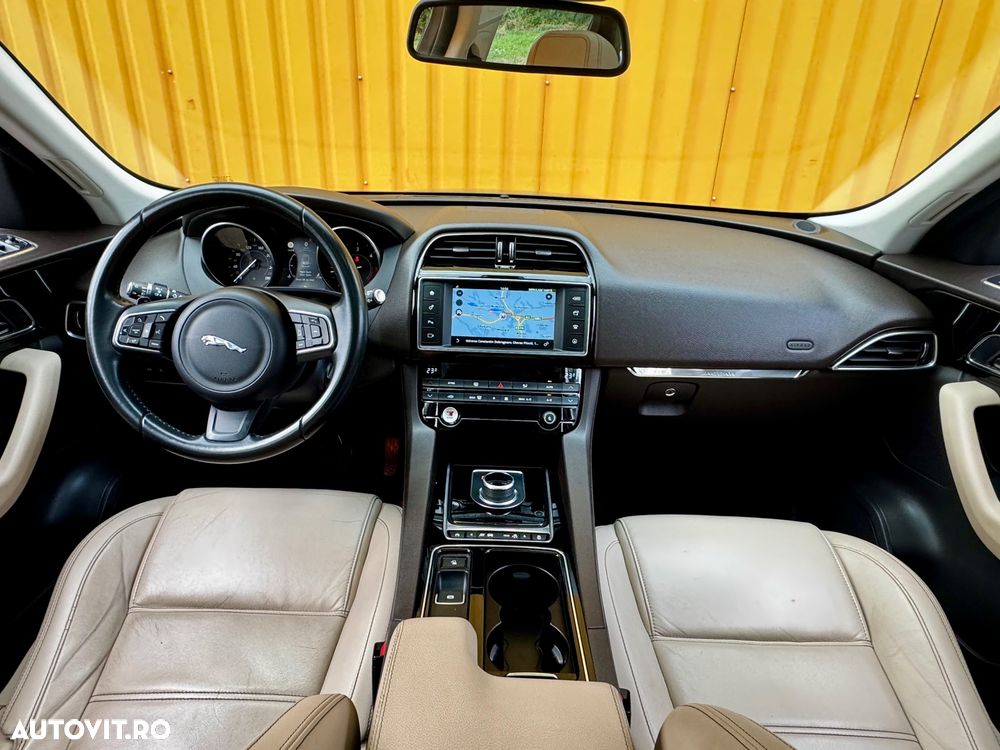 Jaguar F-Pace 20d AWD Aut. Prestige - 8