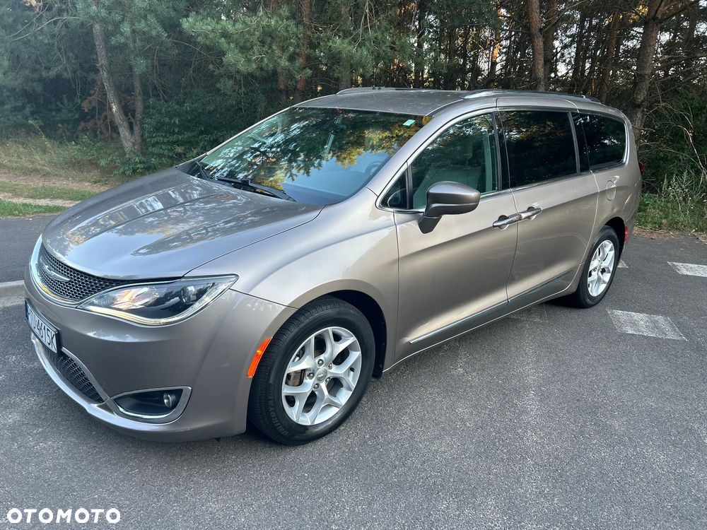 Chrysler Pacifica - 19