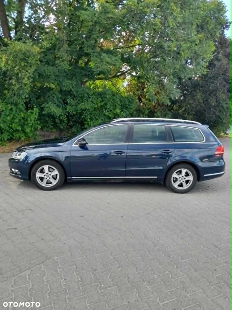 Volkswagen Passat 2011 photo 2