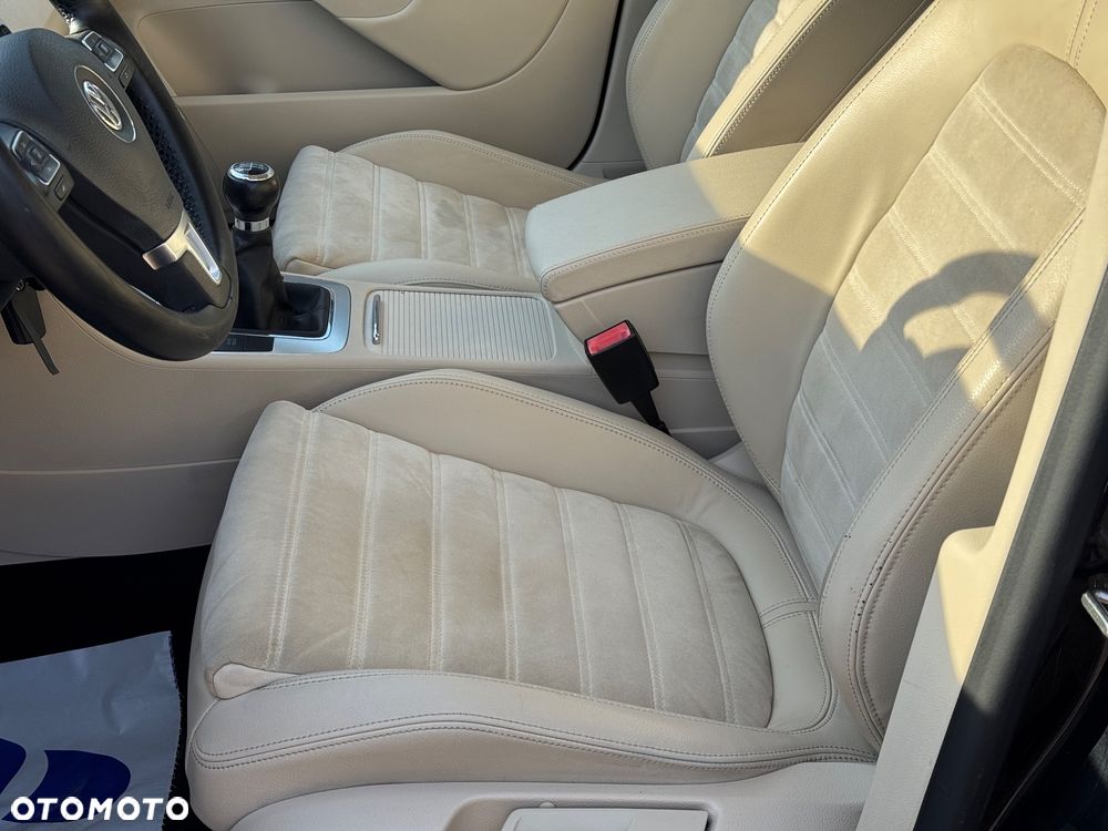 Volkswagen Passat 2.0 TDI DPF BlueMotion Technology Highline - 12