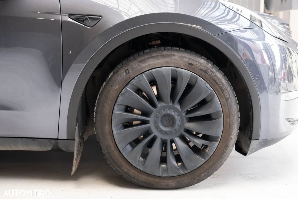 Tesla Model Y AWD Long Range - 10