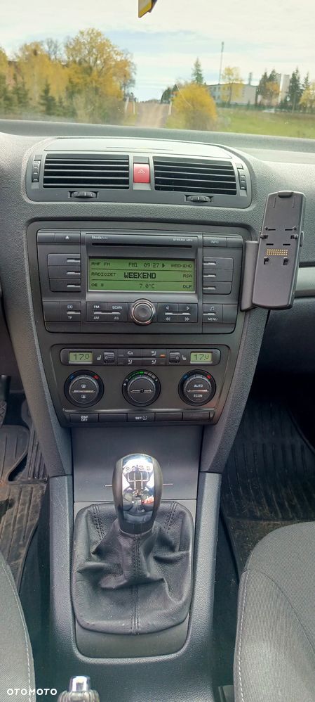 Skoda Octavia 1.6 FSI Ambiente - 12