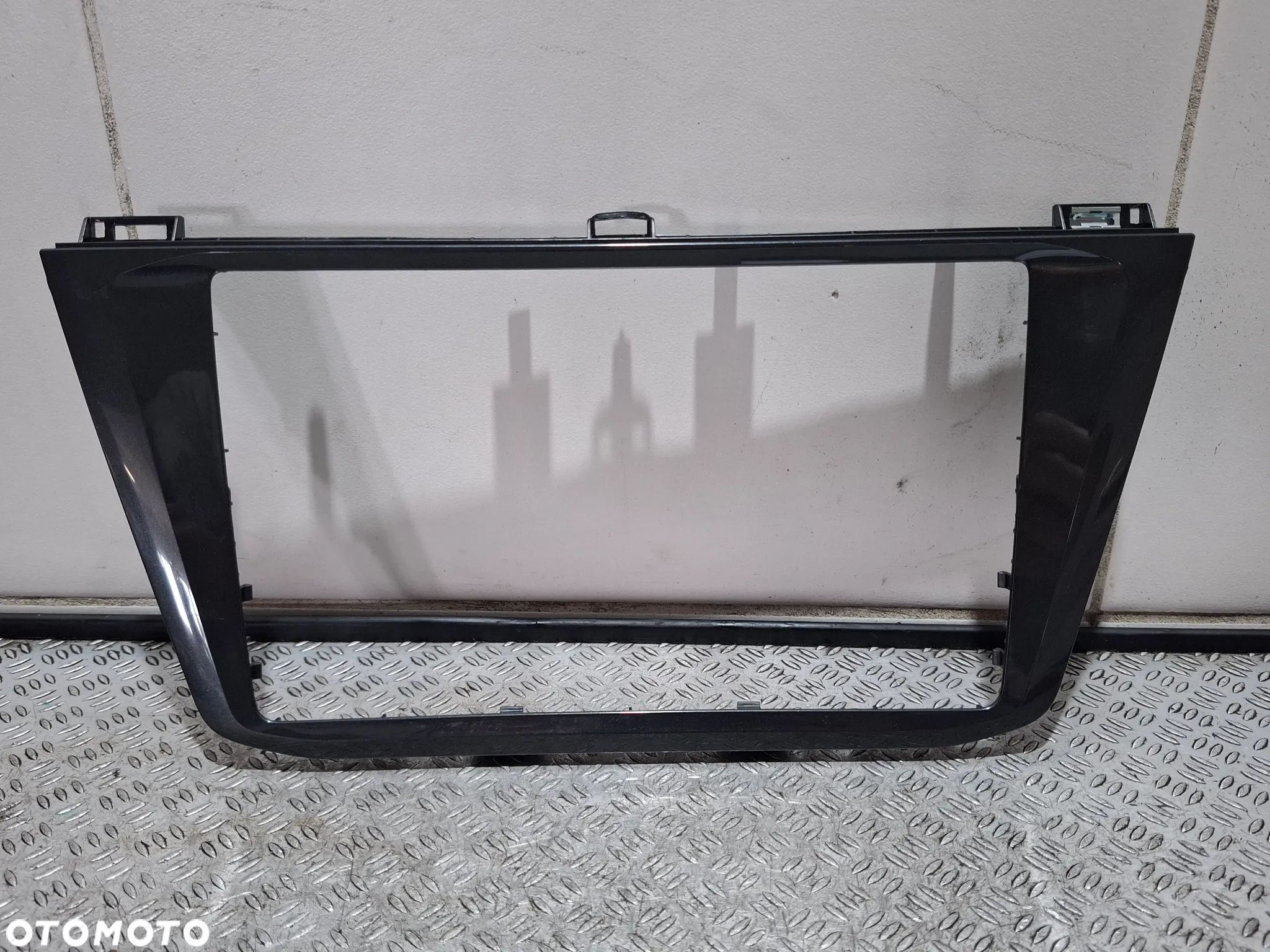 Ramka radia volkswagen Tiguan dekor nr 5NA858069D i nr 5NA858071D - 1