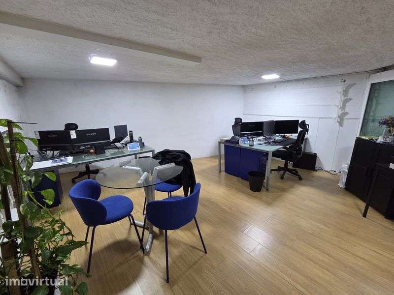 Escritório e Armazém para arrendar em Vale de Cambra - Aveiro - Grande imagem: 2/4
