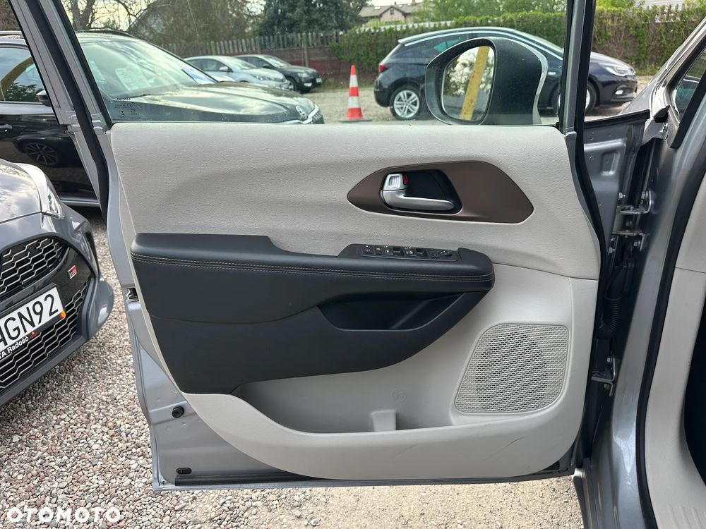 Chrysler Pacifica - 11